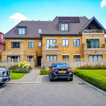 172-174 Wood Lane Apartment Hounslow Exterior photo