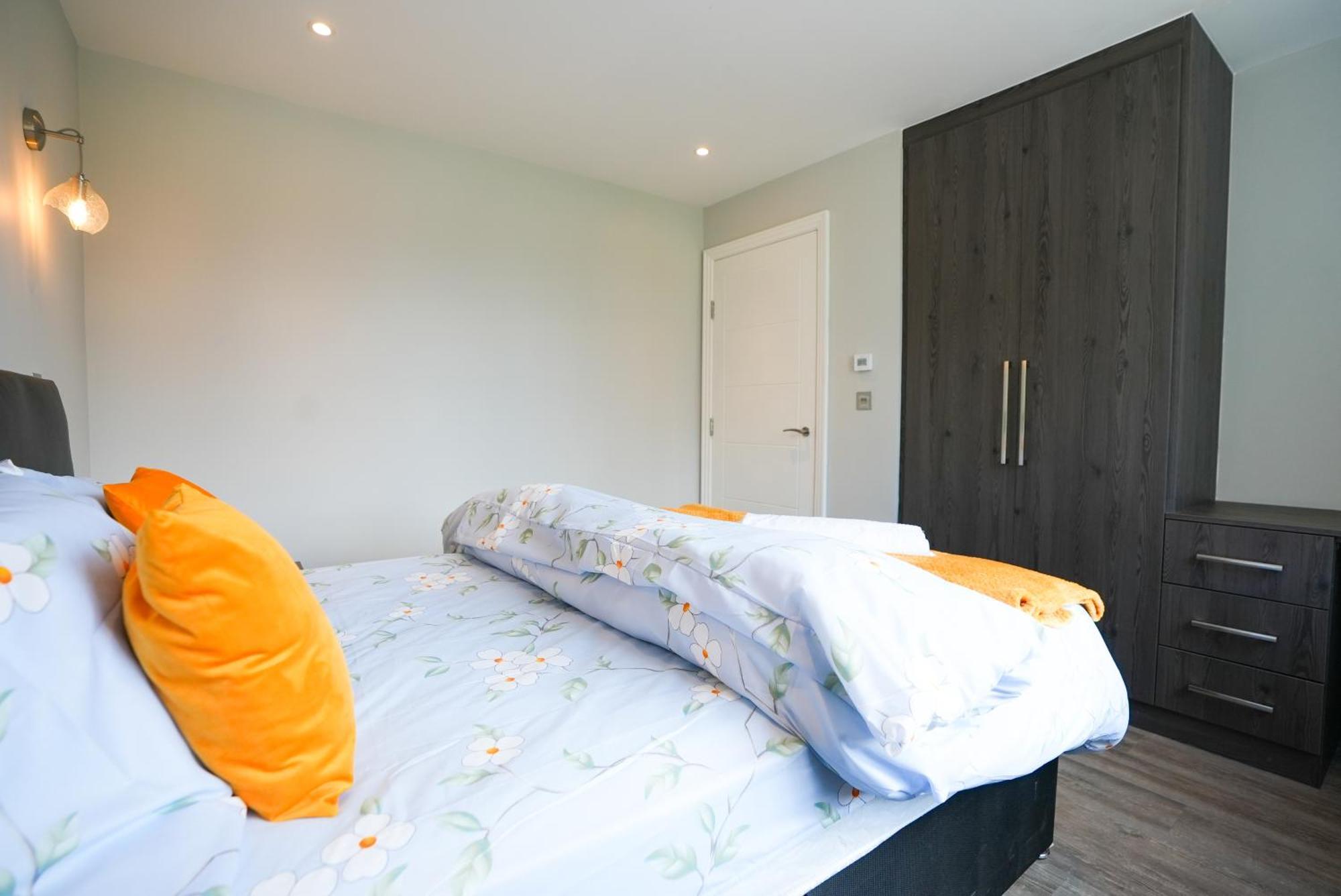 172-174 Wood Lane * Hounslow