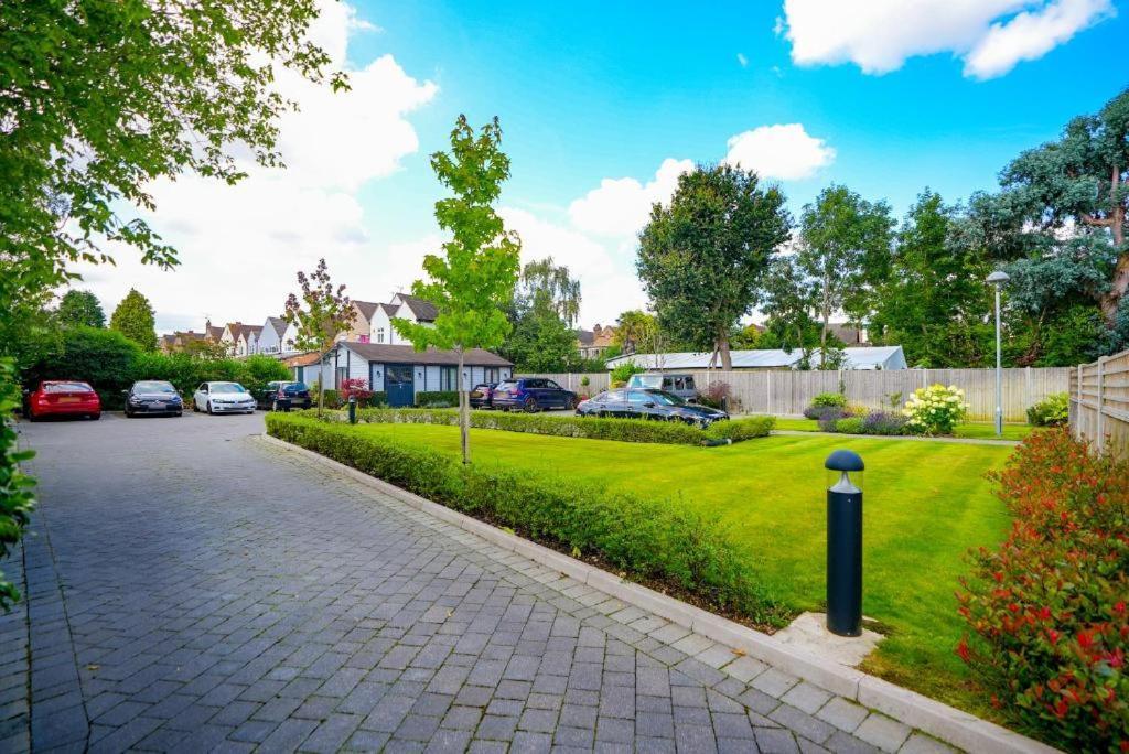172-174 Wood Lane * Hounslow