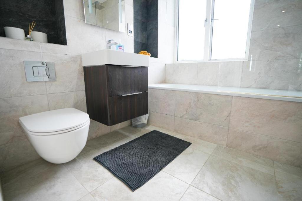 172-174 Wood Lane * Hounslow